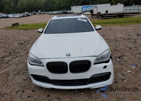 2015 BMW 750 I z USA, uszkodzony, nr VIN WBAYA8C52FD825641